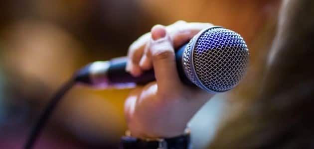 إذاعة مدرسية باللغة الانجليزية عن الابتسامة