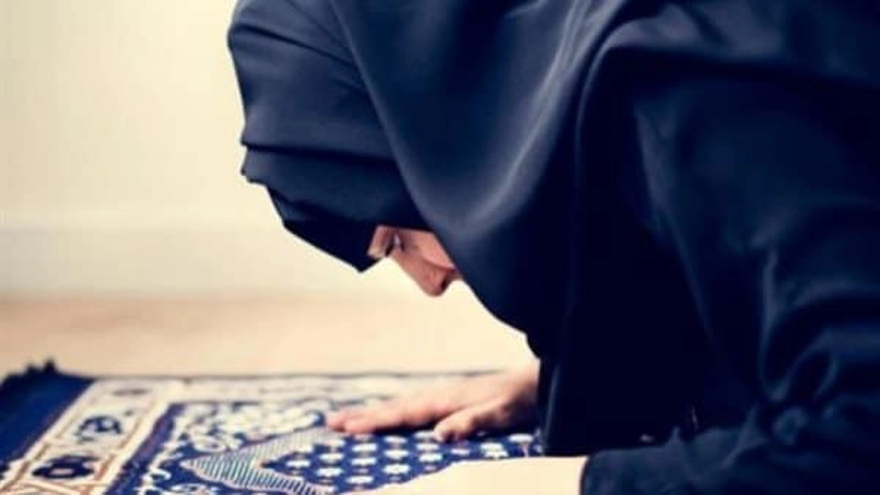 صورة إزالة علامة الصلاة في القدم
