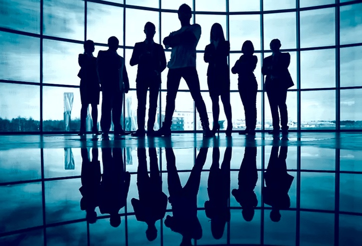 إيجابيات وسلبيات القيادة الإدارية