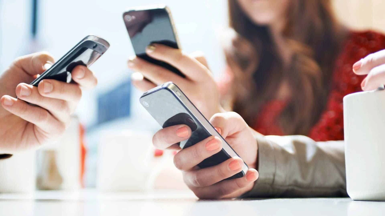 صورة إيجابيات وسلبيات الهاتف