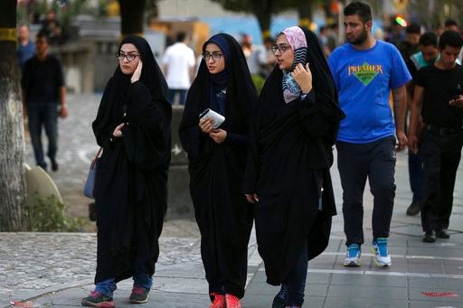 ابيات شعرية عن اللباس التقليدي