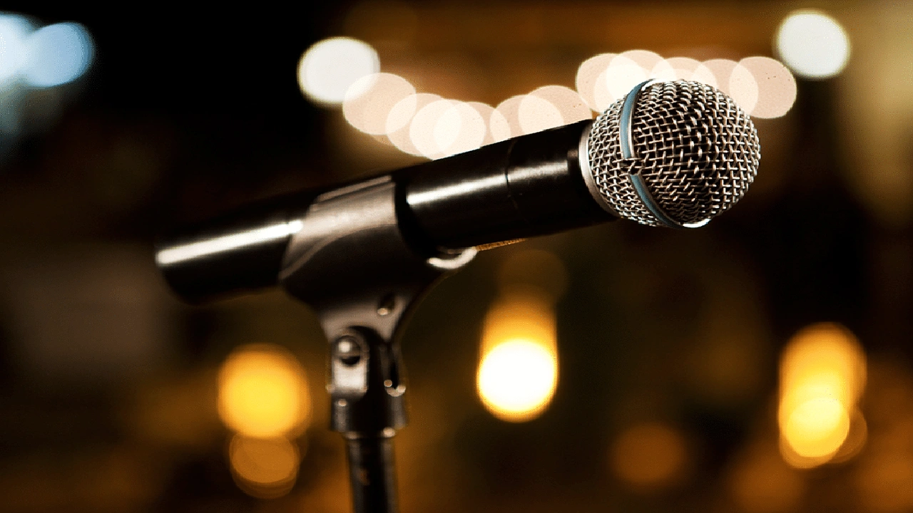 صورة اذاعة مدرسية رائعة