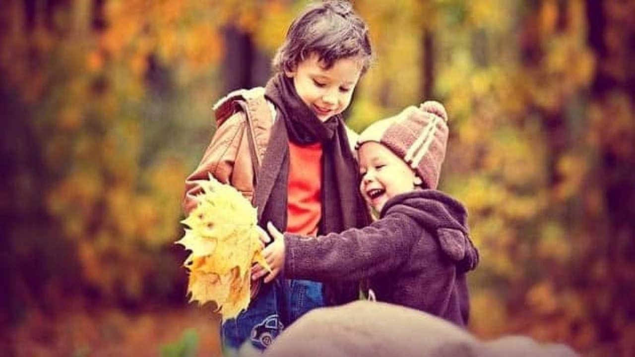 صورة اذاعة مدرسية عن الاخوة