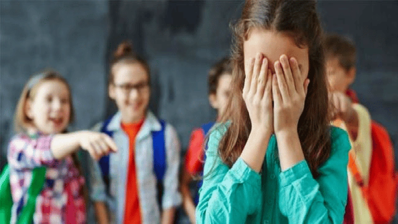 صورة اذاعة مدرسية عن السخرية