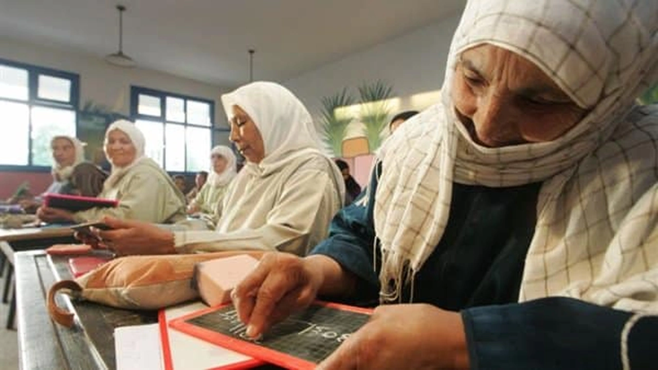 صورة اذاعة مدرسية عن اليوم العالمي لمحو الامية