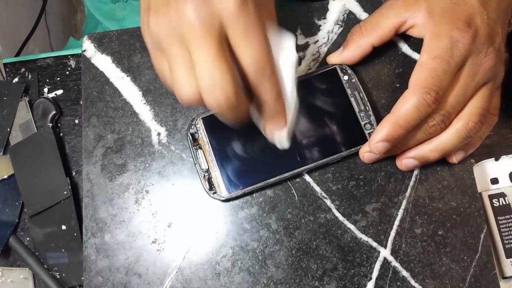 ازالة لاصق الامير من الزجاج