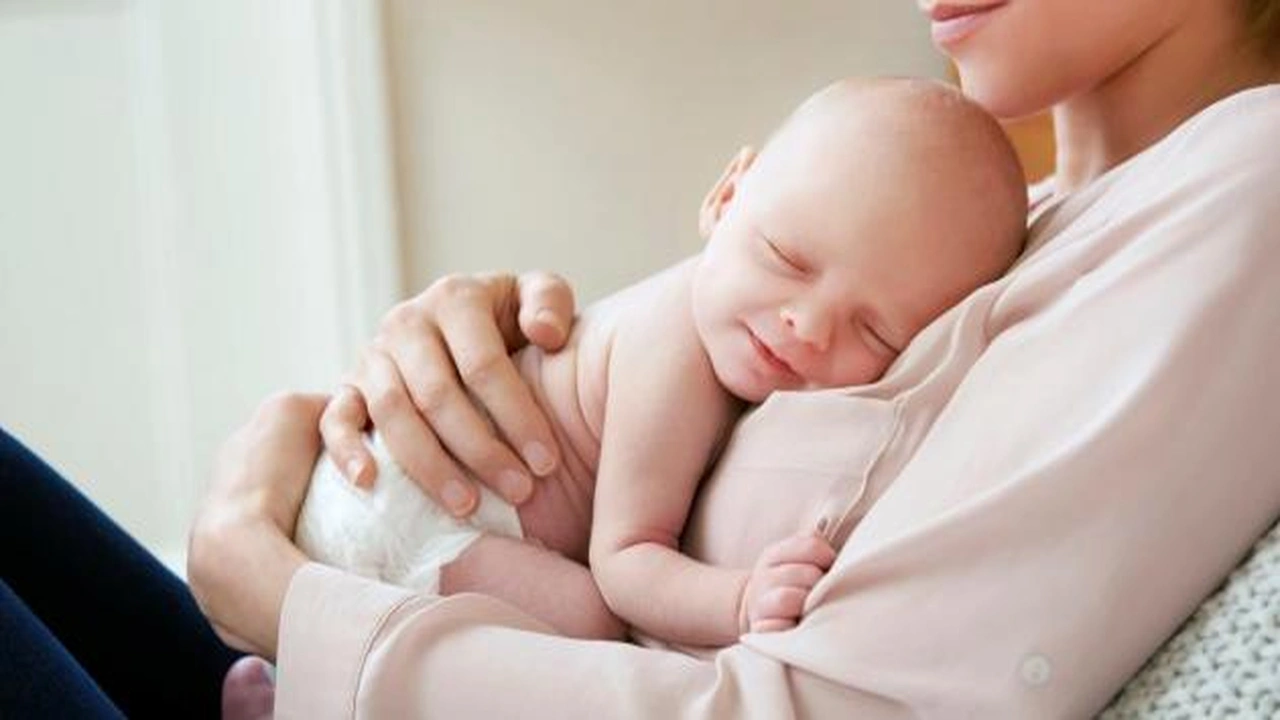 صورة افضل 4 علاجات لتساقط الشعر بعد الولادة