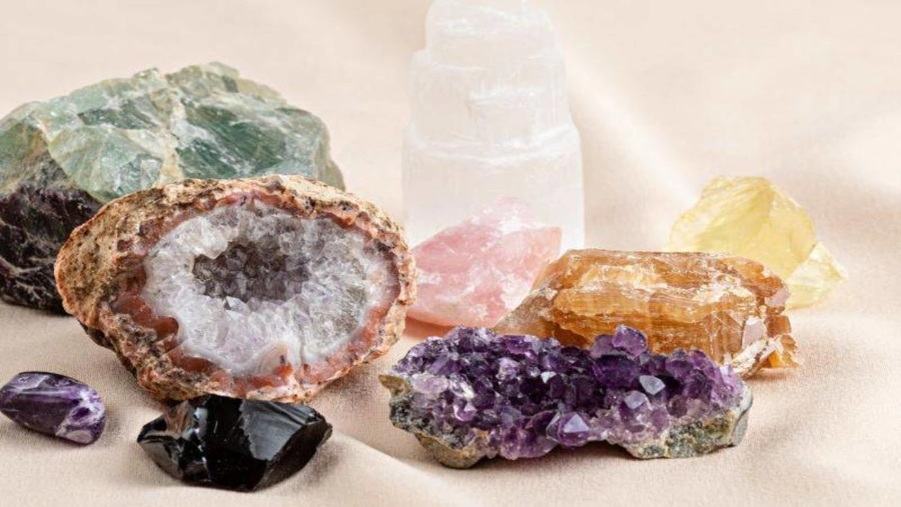 صورة الاحجار الكريمة والابراج