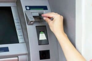 البنوك التي تتعامل مع البطاقة الذهبية