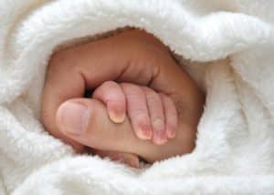 الفرق بين الخياطة التجميلية والخياطه العادية بعد الولادة