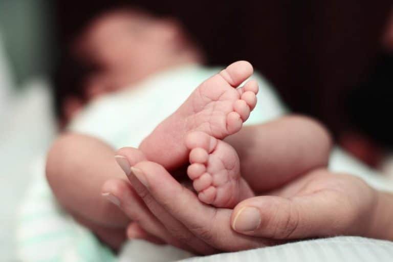 الفرق بين الخياطة التجميلية والخياطه العادية بعد الولادة
