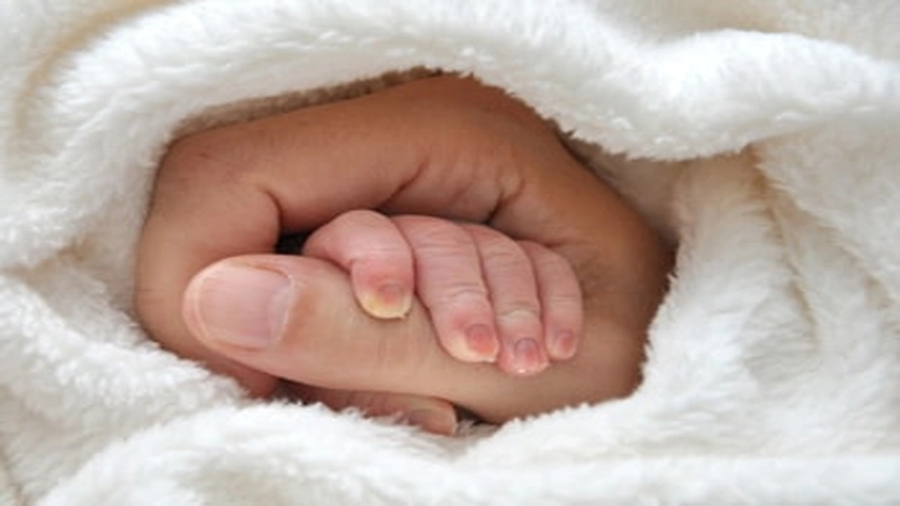 صورة الفرق بين الخياطة التجميلية والخياطه العادية بعد الولادة