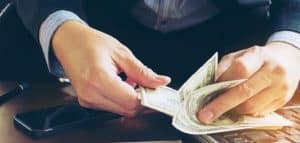 الفرق بين الربا والفائدة