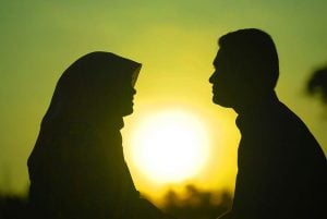 الفرق بين الزوجة والمرأة