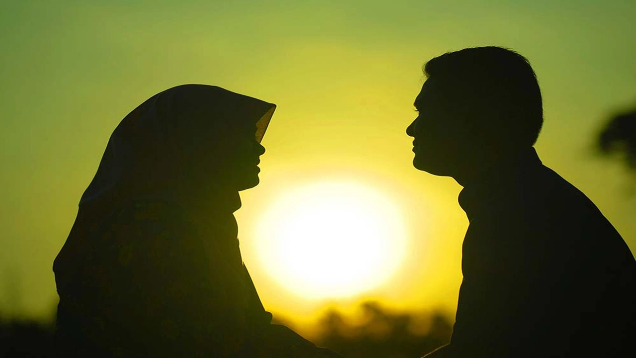 صورة الفرق بين الزوجة والمرأة