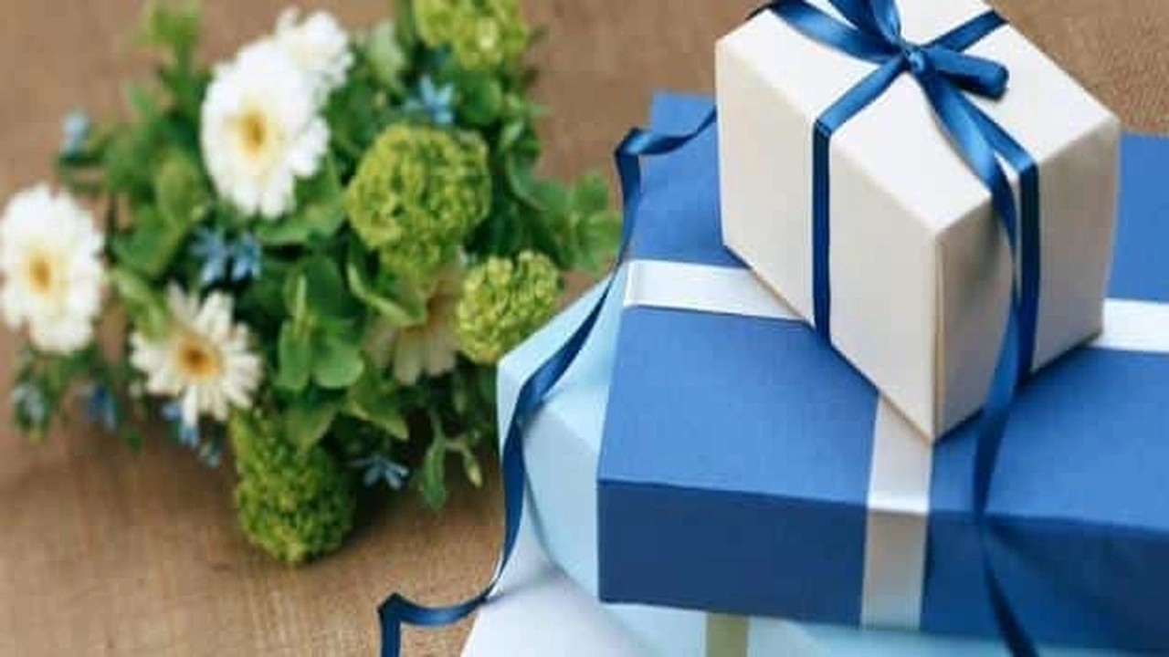 صورة الفرق بين الصدقة والهدية