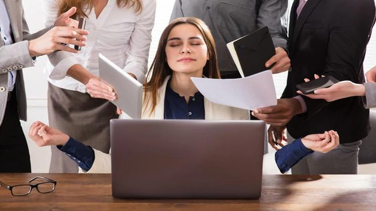 صورة ايجابيات وسلبيات عمل المرأة بالانجليزي