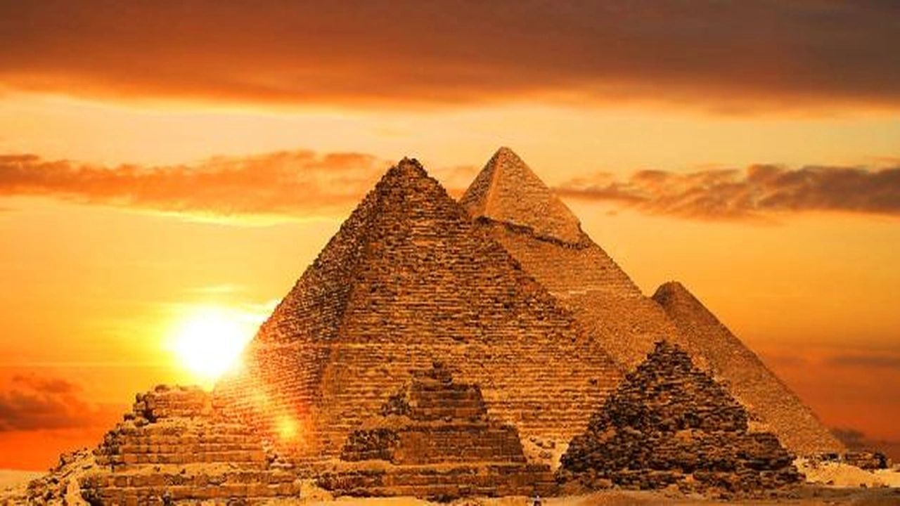 صورة برجراف عن a famous city in egypt