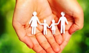 برجراف عن a person in your family للصف الأول الإعدادي