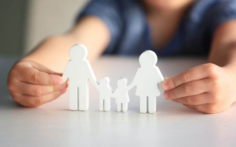 برجراف عن a person in your family للصف الأول الإعدادي