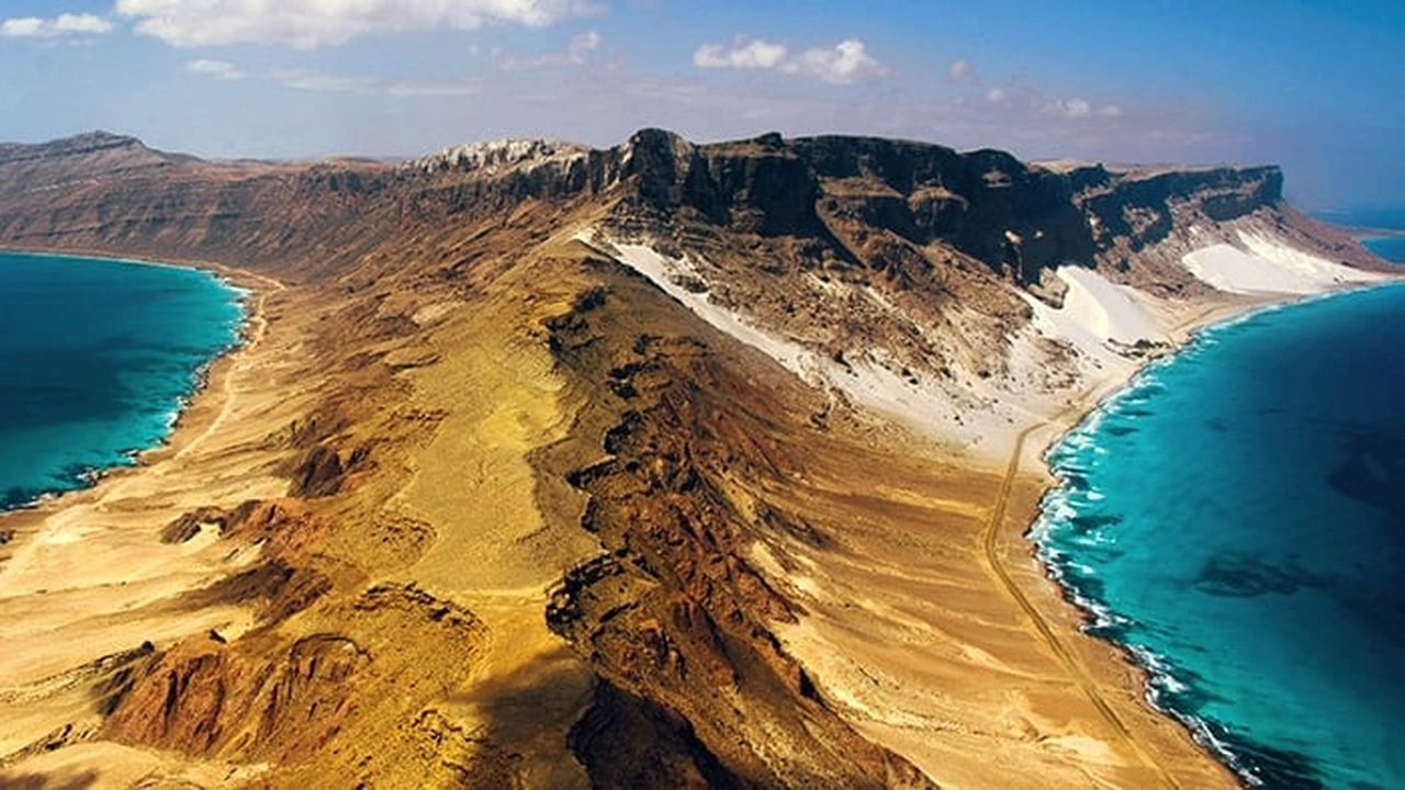 صورة برزنتيشن عن جزيرة سقطرى بالانجليزي مترجم