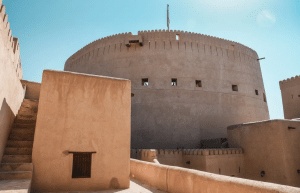 برزنتيشن عن قلعة نزوى بالانجليزي