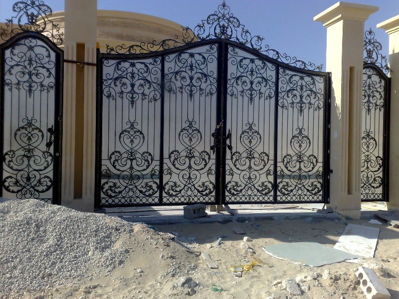 بوابات حديد