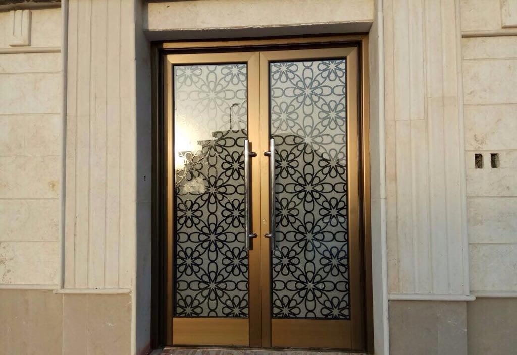 بوابات حديد
