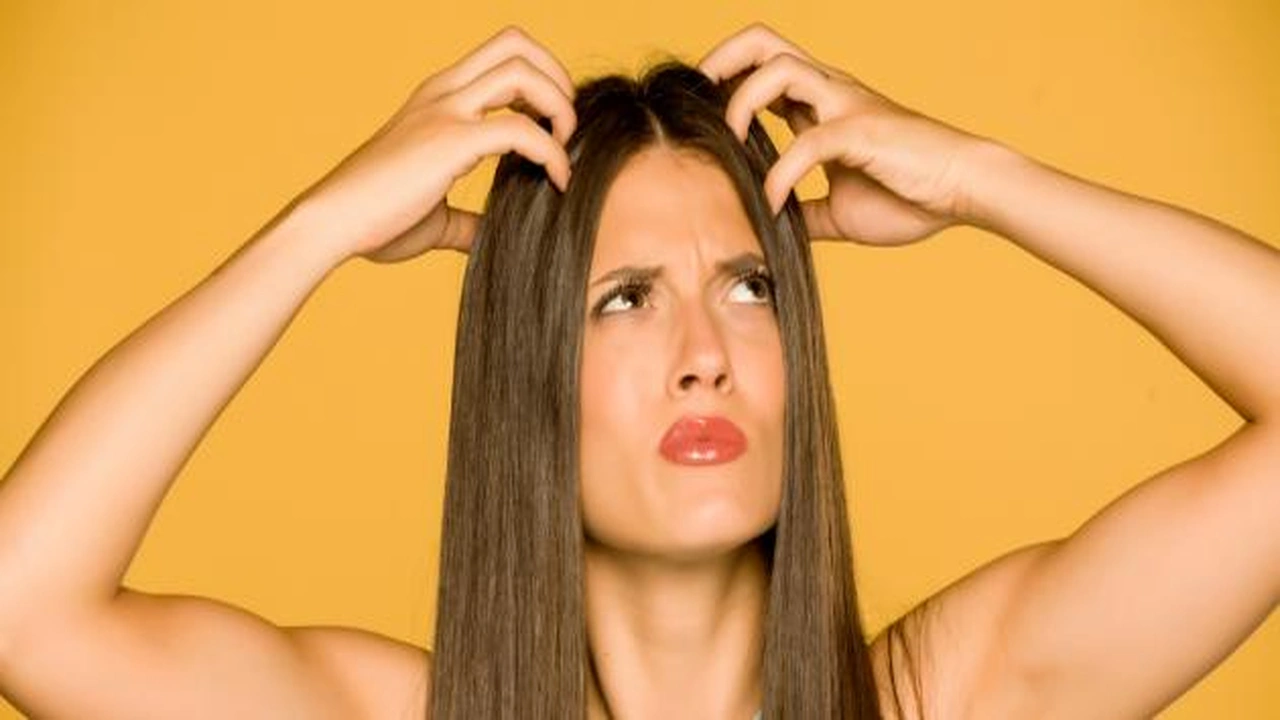 صورة تخلصي من قشرة الشعر بهذه النصائح فقط