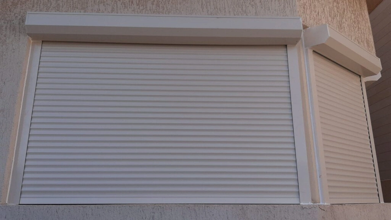 صورة تركيب شتر النوافذ بالرياض