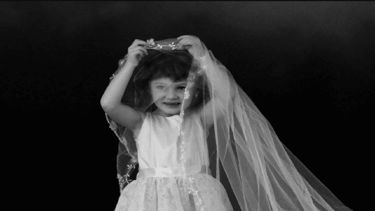 صورة تعبير عن الزواج المبكر بالفرنسية