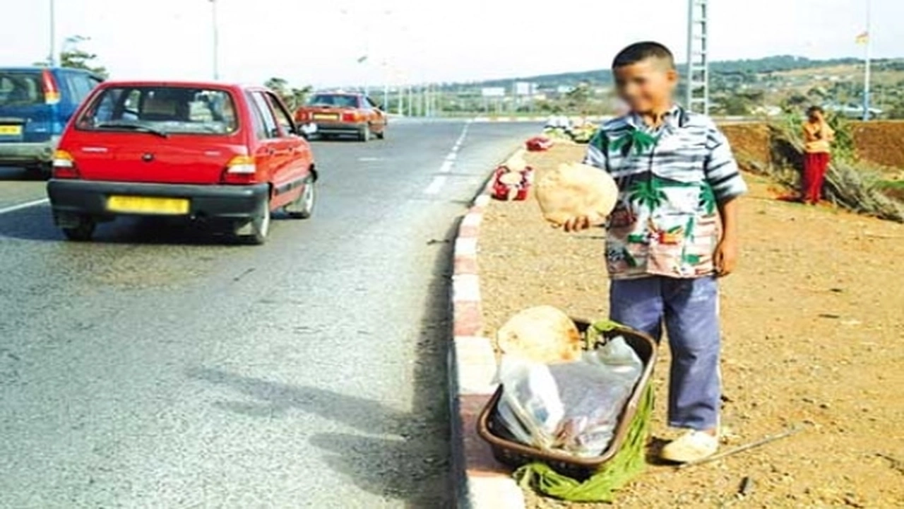 صورة تعبير عن طفل فقير يبيع الخبز