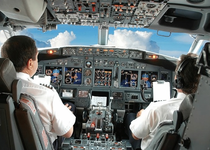 تعبير عن مهنة الطيار بالانجليزي