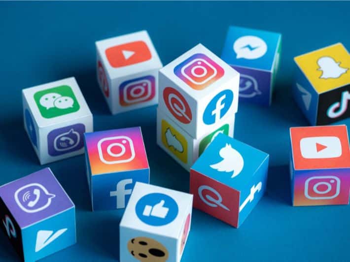 تعبير عن مواقع التواصل الاجتماعي