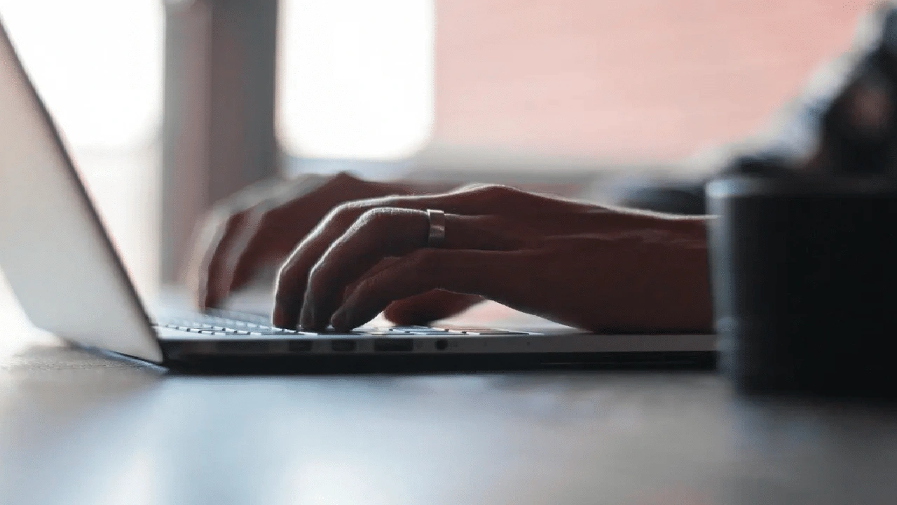 صورة تعلم الكتابة باللغة العربية على الكيبورد