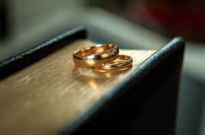 تفسير حلم الزواج للبنت العزباء من رجل متزوج