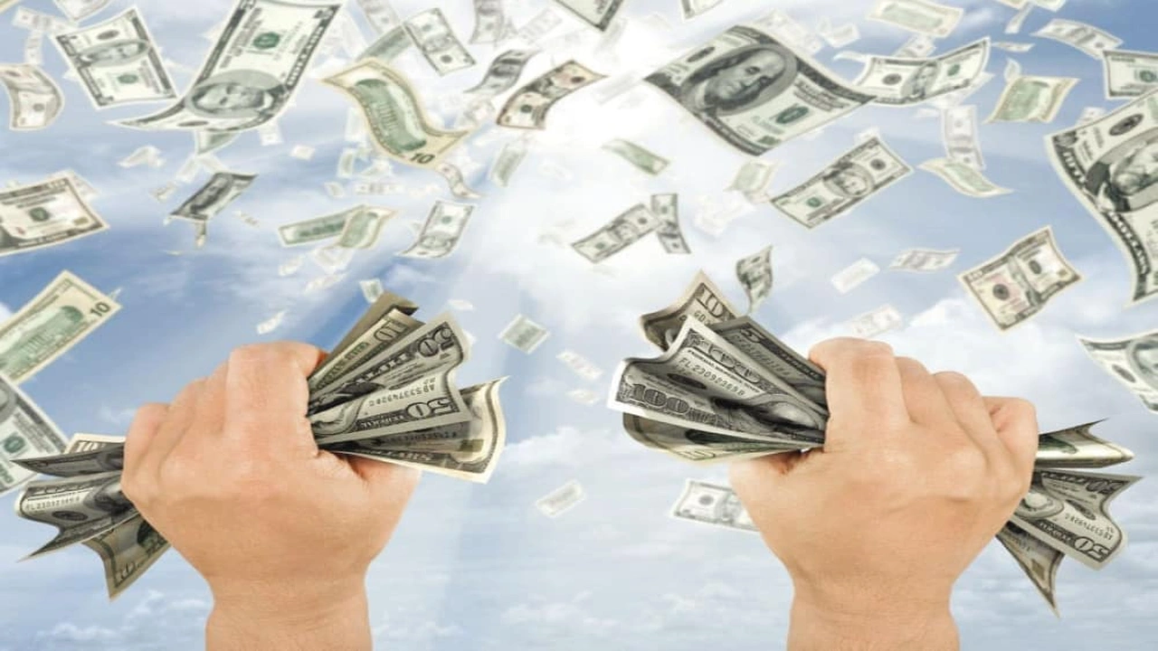 صورة تفسير حلم شخص يعطيك فلوس