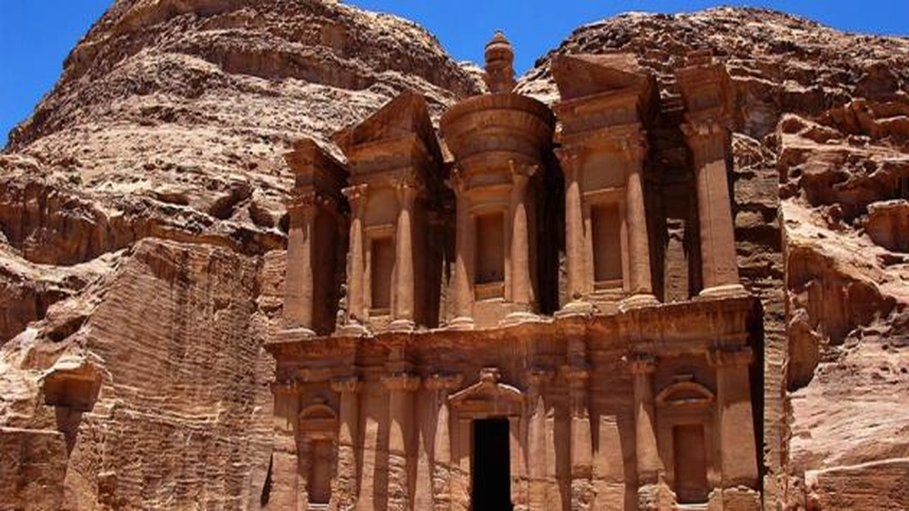 صورة تقرير عن السياحة