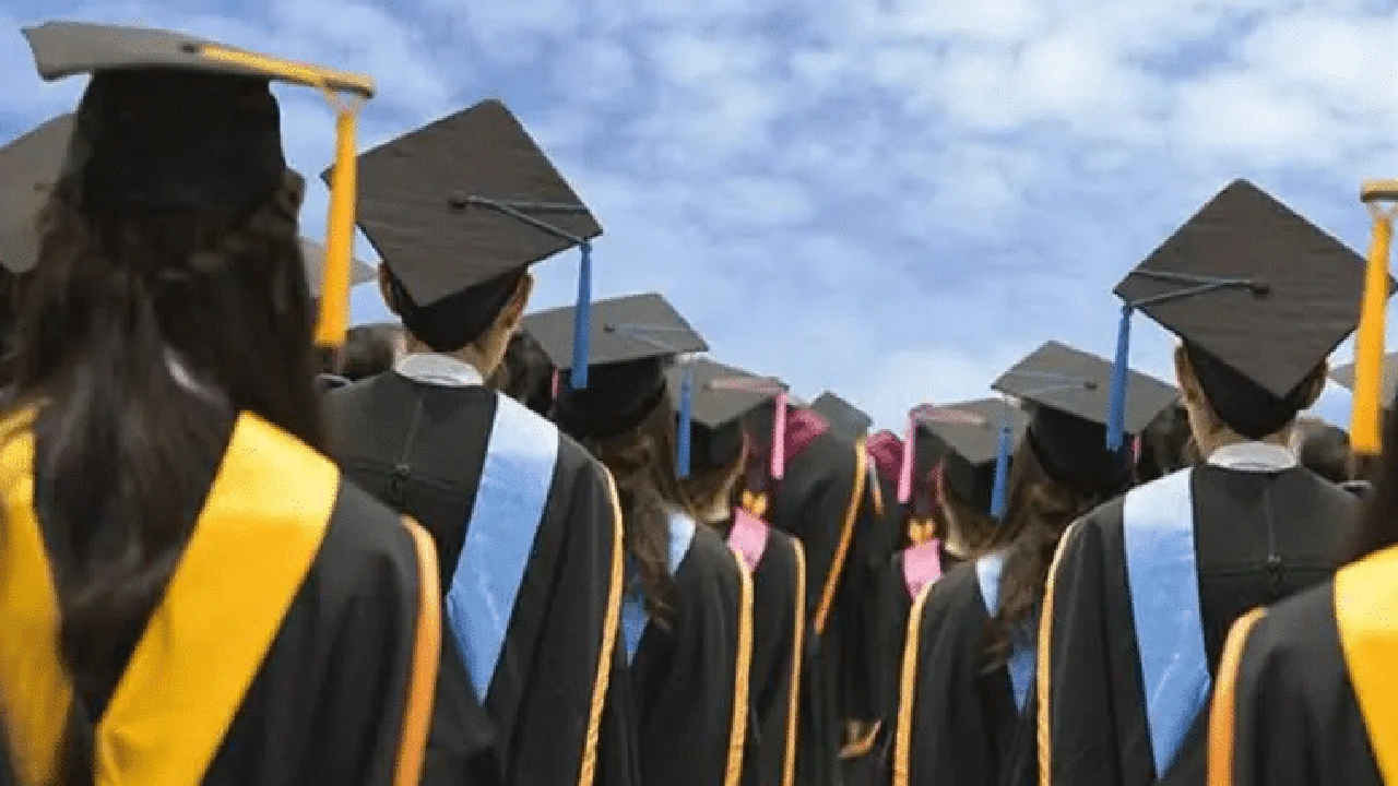 صورة تهنئة قبول الجامعه