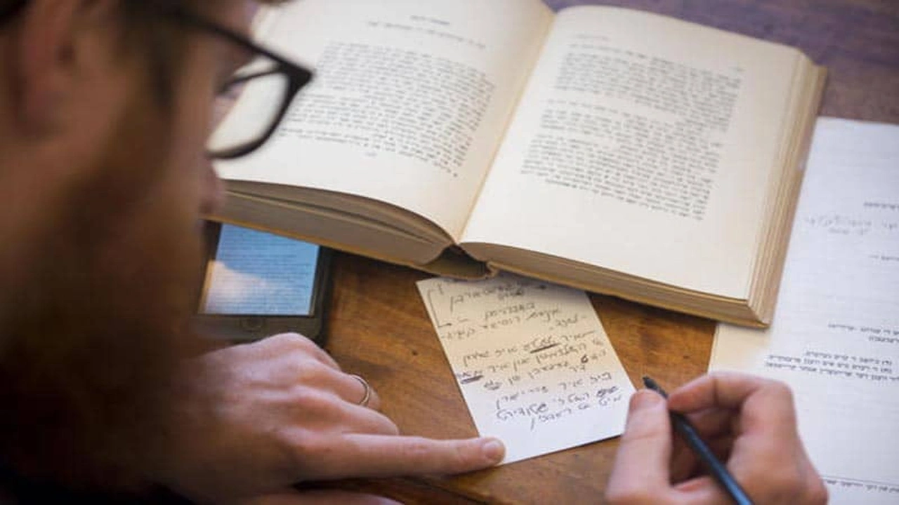 صورة خطوات التلخيص في اللغة العربية