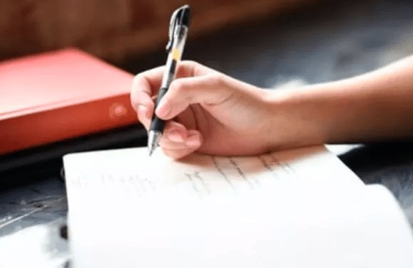 خطوات كتابة موضوع مقالي
