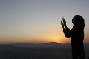 دعاء يجعل شخص معين يحبني