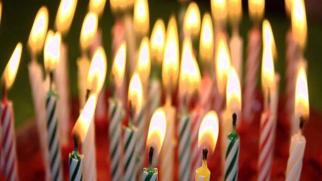 صورة رسائل دعوة عيد ميلاد