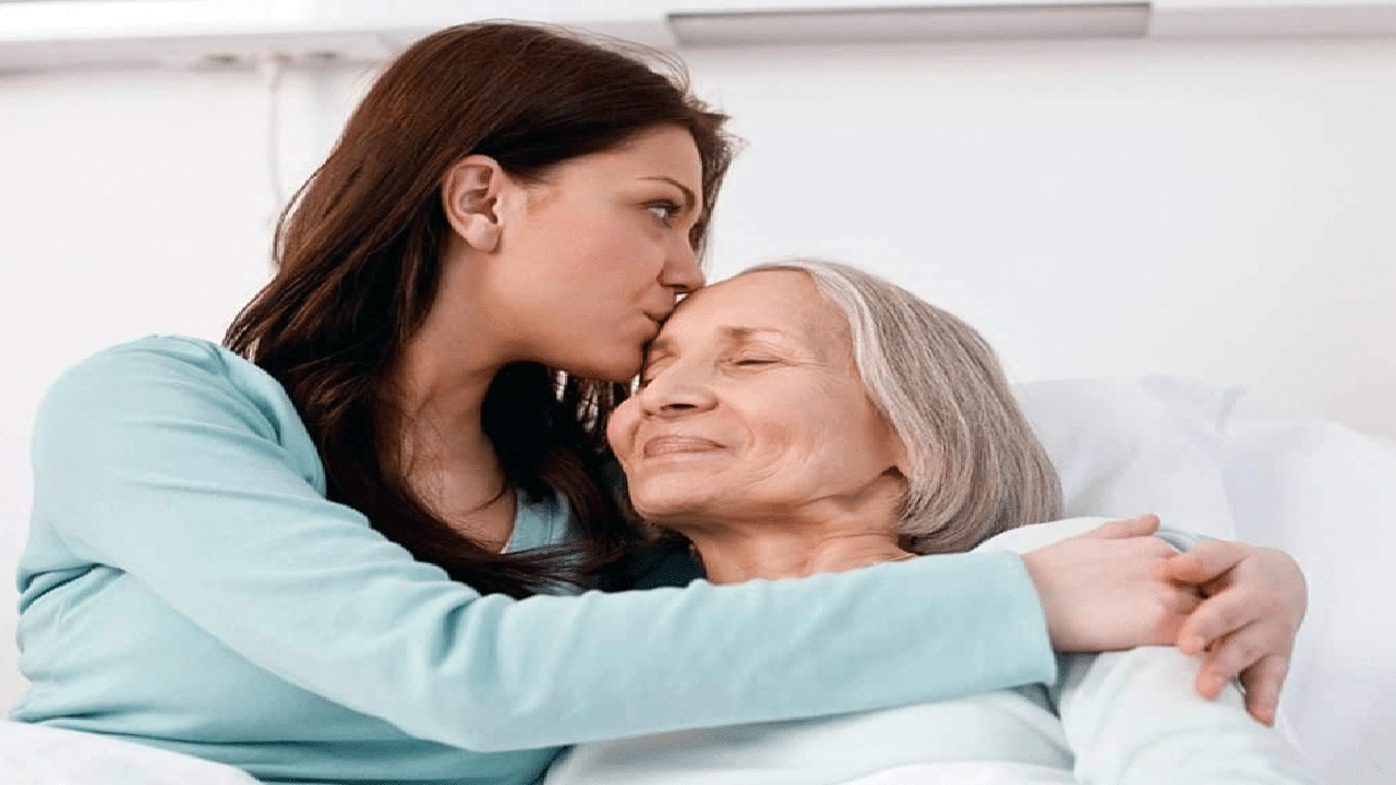 صورة شرح فضل ومكانة الأم للأطفال