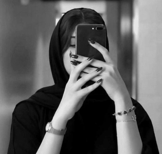 صور بنات انستا ابيض واسود
