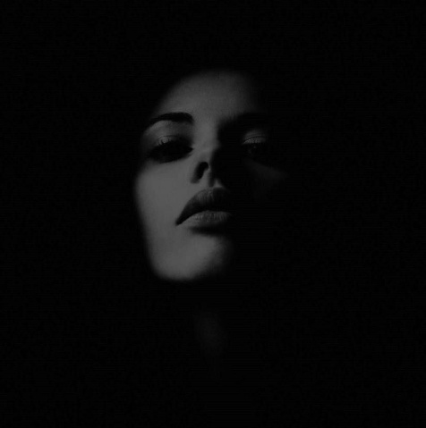 صور بنات انستا ابيض واسود