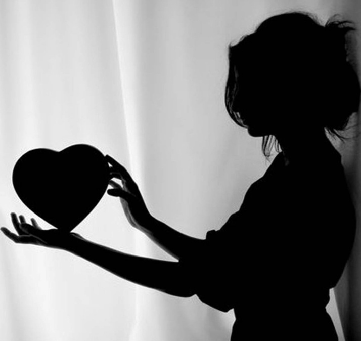 صور بنات انستا ابيض واسود