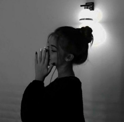 صور بنات انستا ابيض واسود
