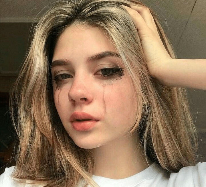 صور بنات حزينه 2024