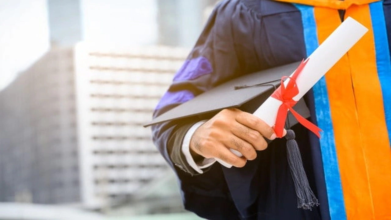 صورة عبارات تخرج من الجامعة